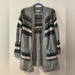 Preloved warm cardigan with winter colors.